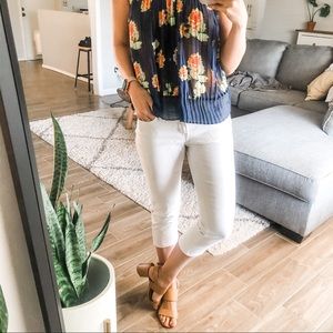 Levi’s White Cropped Denim Bottoms - Size 28